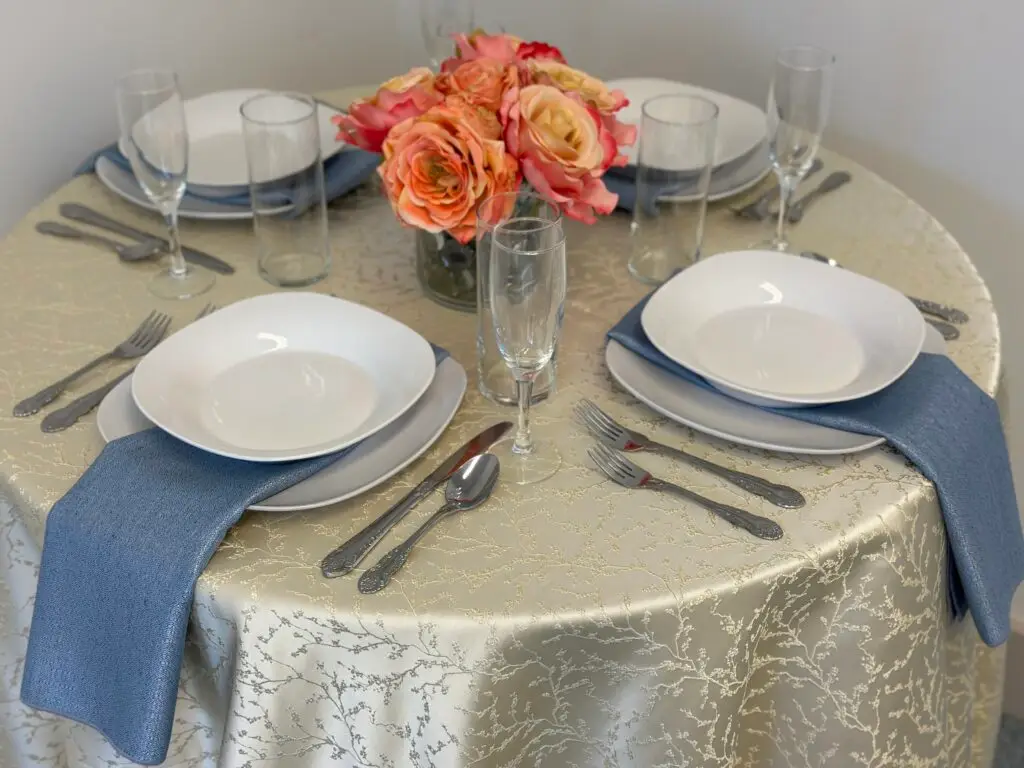 Helena with Shoreline Napkins