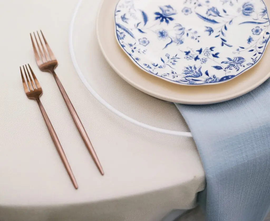 Lotus Ivory with Sky Napkins